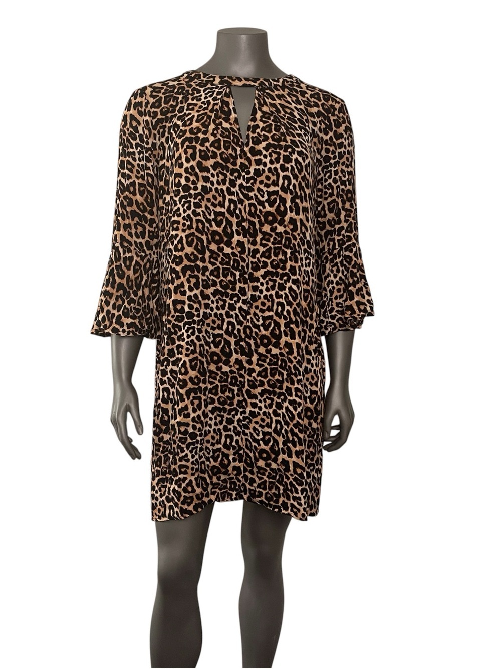 A.n.a Dress Women’s XL Leopard Print Knee Length Key Hole Flounce Sleeve